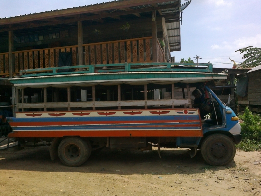 6 ล้อ รถดยสาร toyota เครื่อง85เเรง สภาพดี ทะเบียนพร้อม ราคา 145,000 คุยกันได้