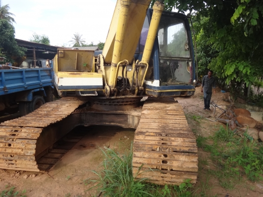 ขายด่วน  รถแบคโฮ COBELCO  PC200   รุ่น 3  พร้อมใช้งาน