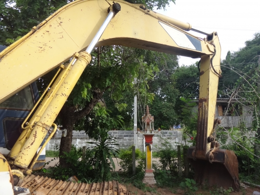 ขายด่วน  รถแบคโฮ COBELCO  PC200   รุ่น 3  พร้อมใช้งาน