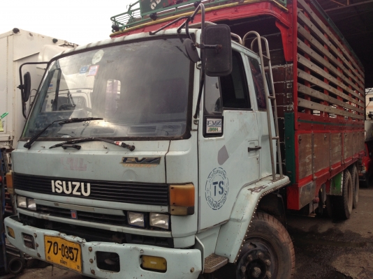 ขาย 10 ล้อ อีซูซุ ร็อกกี้ 195 แรง 1 เพลา  กระบะไม้ ยาว 7 เมตร