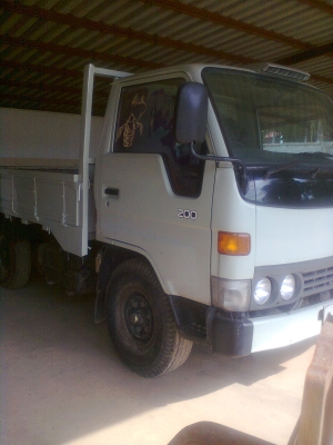 ขายรถบรรทุก 4 ล้อ TOYOTA DYNA 200 สีครีม ปี40