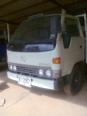 ขายรถบรรทุก 4 ล้อ TOYOTA DYNA 200 สีครีม ปี40
