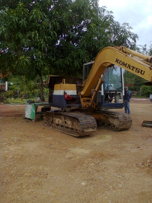 ขายแบคโฮ KOMUSU PC60 รุ่น5 แทรกตัวเดินดี เครื่องยนต์ฟิตใหม่ ปั้มไฮโดรริกทำใหม่ สภาพดีมาก พร้อมใช้งาน