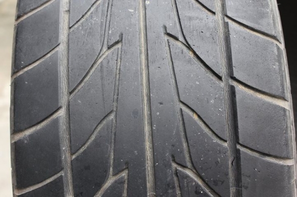 ขายยางNITTO NT555  195-55-15 ปี09ดอกหนาๆ ถูกๆ2เส้น  1200.-