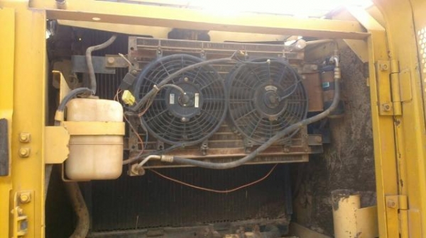 ขายรถแบ็คโฮ KOMATSU PC 200-6 เครื่องคัมมิ้นท์ ช่วงล่างดี เจ้าของซื้อเก่านอกมา เล่มทะเบียนพร้อมโอน