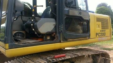 ขายรถแบ็คโฮ KOMATSU PC 200-6 เครื่องคัมมิ้นท์ ช่วงล่างดี เจ้าของซื้อเก่านอกมา เล่มทะเบียนพร้อมโอน