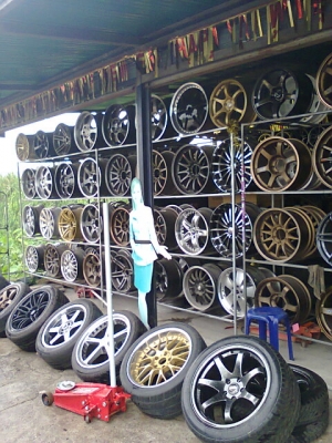 ขายยาง175 70 13 DUNLOP 1ชุด 2800 0806260417 เล็กครับ