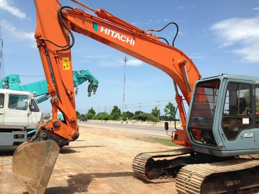 รถแบคโฮ HITACHI EX120-3
