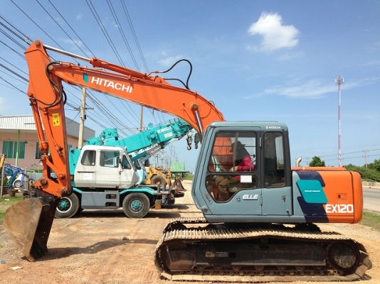 รถแบคโฮ HITACHI EX120-3