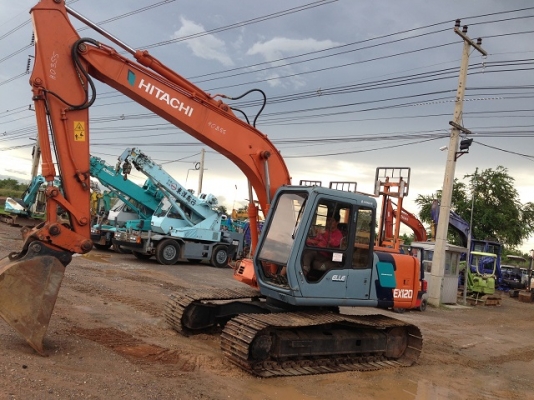 รถแบคโฮ HITACHI EX120-3