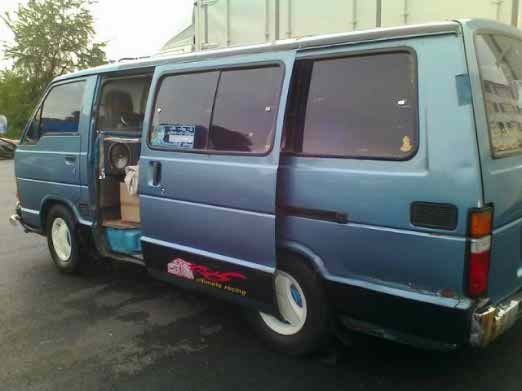 รถตู้โตโยต้า  เครื่อง 2400 สภาพพร้อมใช้  แอร์เย็น