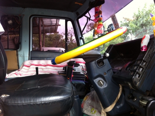 ISUZU ROCKY FXZ 240 HP 6SD1 ปี 38 รถหัวลาก หางพ่วง 3 เพลาความยาว 12 เมตรของอู่ RCK รุ่งเจริญสภาพสวยใหม่ เครื่องแน่นแรงดี ภายในเก๋งสวยครบ แอร์ พวงมาลัยเพาเวอร์ เบรคทริ๊ปฟี้ ช่วงล่างแน่น ยางสภาพดีเต็มดีประมาณ 80\% พร้อมบรรทุกพร้อมใช้งาน ราคาต่อรองได้ครับ