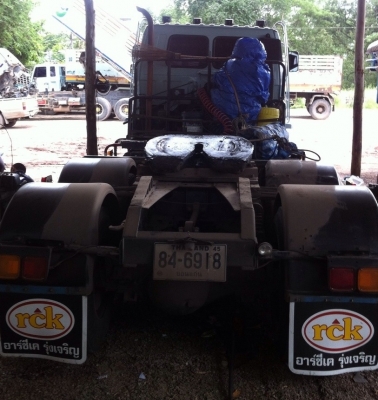 ISUZU ROCKY FXZ 240 HP 6SD1 ปี 38 รถหัวลาก หางพ่วง 3 เพลาความยาว 12 เมตรของอู่ RCK รุ่งเจริญสภาพสวยใหม่ เครื่องแน่นแรงดี ภายในเก๋งสวยครบ แอร์ พวงมาลัยเพาเวอร์ เบรคทริ๊ปฟี้ ช่วงล่างแน่น ยางสภาพดีเต็มดีประมาณ 80\% พร้อมบรรทุกพร้อมใช้งาน ราคาต่อรองได้ครับ