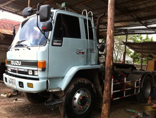 ISUZU ROCKY FXZ 240 HP 6SD1 ปี 38 รถหัวลาก หางพ่วง 3 เพลาความยาว 12 เมตรของอู่ RCK รุ่งเจริญสภาพสวยใหม่ เครื่องแน่นแรงดี ภายในเก๋งสวยครบ แอร์ พวงมาลัยเพาเวอร์ เบรคทริ๊ปฟี้ ช่วงล่างแน่น ยางสภาพดีเต็มดีประมาณ 80\% พร้อมบรรทุกพร้อมใช้งาน ราคาต่อรองได้ครับ