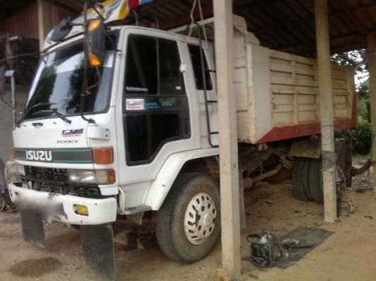 รถอีซูซุ 6 ล้อดั้ม FTR 165 แรงม้า  สนใจติดต่อ 081 - 6079515