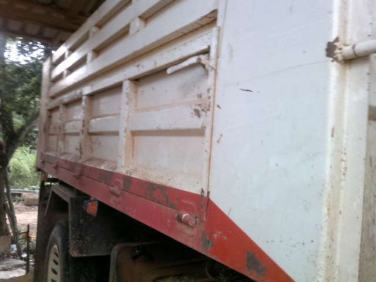 รถอีซูซุ 6 ล้อดั้ม FTR 165 แรงม้า  สนใจติดต่อ 081 - 6079515