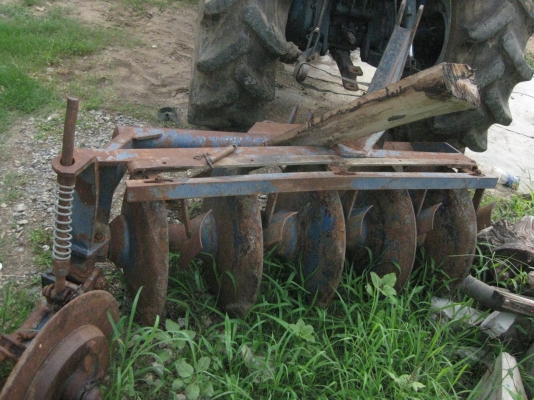 ขาย Kubota L1-32 แรง พวงมาลัยเพาเวอร์ มีใบดันหน้า พร้อมผาน 5 รถใช้งานได้ปกติครับ