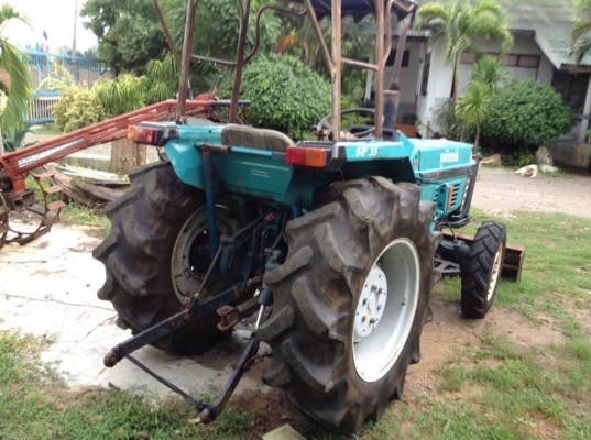 ขาย Kubota L1-32 แรง พวงมาลัยเพาเวอร์ มีใบดันหน้า พร้อมผาน 5 รถใช้งานได้ปกติครับ