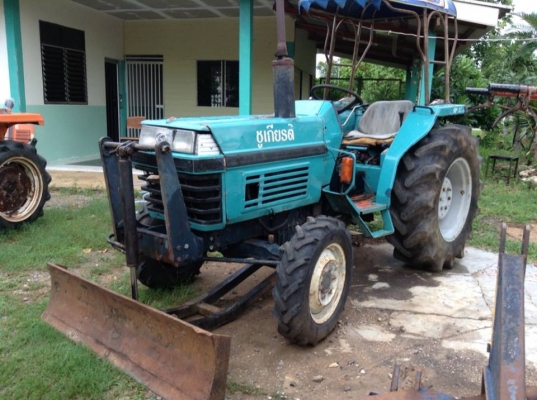 ขาย Kubota L1-32 แรง พวงมาลัยเพาเวอร์ มีใบดันหน้า พร้อมผาน 5 รถใช้งานได้ปกติครับ