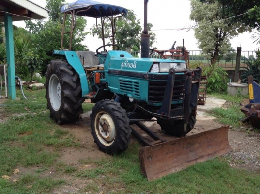 ขาย Kubota L1-32 แรง พวงมาลัยเพาเวอร์ มีใบดันหน้า พร้อมผาน 5 รถใช้งานได้ปกติครับ