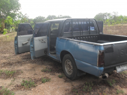 ขายอีซูซุ 4 ประตูเอนกประสงค์ (เสียภาษีปีละพันกว่าบาท)