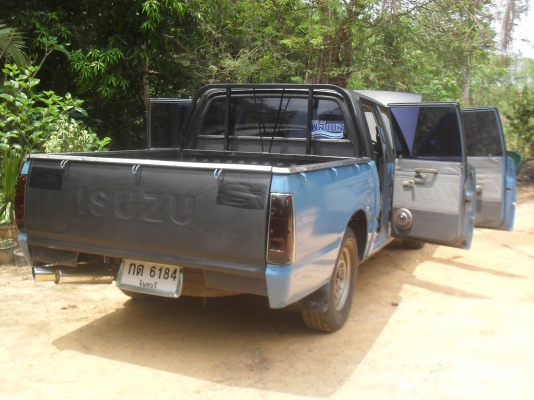 ขายอีซูซุ 4 ประตูเอนกประสงค์ (เสียภาษีปีละพันกว่าบาท)