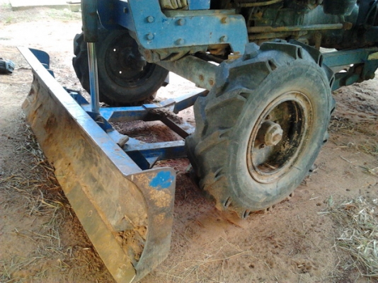 ขาย รถไถFORD 6610 เสื้อลาย ตัวเต็ม สภาพสวย แขนไม่มีปะ เครื่องดีแรง ติดง่าย แห้งดี เกียร์ดีไม่หลุดปั๊มดี หางดี ระบบไฮฯใช้งานได้ปกติ ไม่โหลด พร้อมอุปกรณ์ 2ชิ้น ใบดัน ผาน5CMT  สภาพสวย ใบดี ยางดี 4เส้น เอกสารเล่มทะเบียนพร้อม พร้อมใช้ พร้อมลุยงาน ราคาต่อรองได้