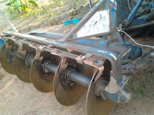 ขาย รถไถFORD 6610 เสื้อลาย ตัวเต็ม สภาพสวย แขนไม่มีปะ เครื่องดีแรง ติดง่าย แห้งดี เกียร์ดีไม่หลุดปั๊มดี หางดี ระบบไฮฯใช้งานได้ปกติ ไม่โหลด พร้อมอุปกรณ์ 2ชิ้น ใบดัน ผาน5CMT  สภาพสวย ใบดี ยางดี 4เส้น เอกสารเล่มทะเบียนพร้อม พร้อมใช้ พร้อมลุยงาน ราคาต่อรองได้