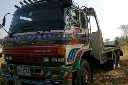 HINO F18 - 185 HP HO7C รถหางปลาสิบล้อ 2 เพลา สภาพสวยจัดทั้งคัน เครื่องแน่นแรงดีมากครับไม่มีเยิ้ม ใช้ลาก SK-200 ได้สบายครับ ภายในเก๋งสวยครบพร้อมไม่มีผุกร่อน พวงมาลัยเพาเวอร์ เบรคทริ๊ปฟี้ ช่วงล่างคัชซีสวยไม่มีบวม ยางสภาพดี 70\% พร้อมบรรทุกได้เลย เอกสารทะเบีย