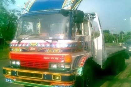 HINO F18 - 185 HP HO7C รถหางปลาสิบล้อ 2 เพลา สภาพสวยจัดทั้งคัน เครื่องแน่นแรงดีมากครับไม่มีเยิ้ม ใช้ลาก SK-200 ได้สบายครับ ภายในเก๋งสวยครบพร้อมไม่มีผุกร่อน พวงมาลัยเพาเวอร์ เบรคทริ๊ปฟี้ ช่วงล่างคัชซีสวยไม่มีบวม ยางสภาพดี 70\% พร้อมบรรทุกได้เลย เอกสารทะเบีย