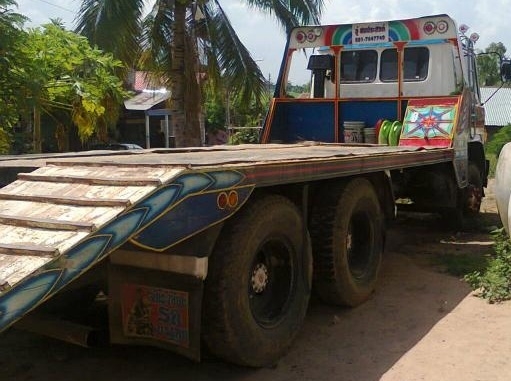 HINO F18 - 185 HP HO7C รถหางปลาสิบล้อ 2 เพลา สภาพสวยจัดทั้งคัน เครื่องแน่นแรงดีมากครับไม่มีเยิ้ม ใช้ลาก SK-200 ได้สบายครับ ภายในเก๋งสวยครบพร้อมไม่มีผุกร่อน พวงมาลัยเพาเวอร์ เบรคทริ๊ปฟี้ ช่วงล่างคัชซีสวยไม่มีบวม ยางสภาพดี 70\% พร้อมบรรทุกได้เลย เอกสารทะเบีย