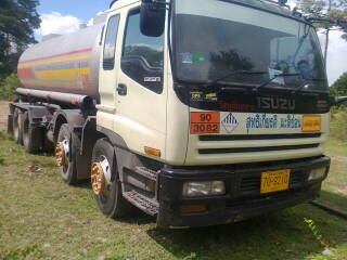 ขายรถบรรทุกน้ำ 12 ล้อ 2 เพลา ISUZU DECA 320 แรงม้า ถังบรรจุ 18500 ลิตร มีปั๊มแวคคล่ำดูดดันใน ยางเรเดียล 12 เส้นสภาพ 80\% ราคา 1500000