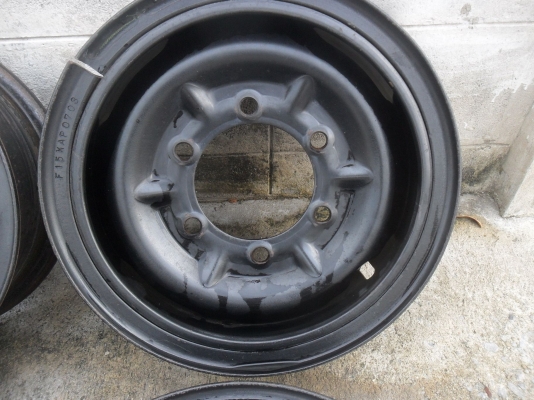 ล้อกะทะ 15นิ้ว 6รู เพลาลอย มีคิ้ว สวยๆ 4 ล้อ ราคา 3000 บาท