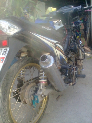 ขายเวฟ125ครับ เครื่องดี ราคา 7000 บาทไทยครับ มีทะเบียนขาดต่อ 2 ปี สนใจติดต่อ 0842069216 ครับผม