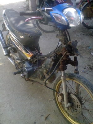 ขายเวฟ125ครับ เครื่องดี ราคา 7000 บาทไทยครับ มีทะเบียนขาดต่อ 2 ปี สนใจติดต่อ 0842069216 ครับผม