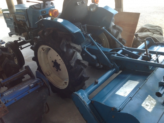 ขายรถไถนั่งขับ ยี่ห้อ มิตซูบิชิเก่าญี่ปุ่น  ขนาด 16 แรงม้า เพลาเดียว ราคา 75000 สภาพสวยสุดๆ พร้อมใช้งานและยังไม่เคยใช้งานในไทย