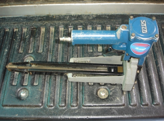 ขายเคริ่องเย็บกล่องแบบใช้ลม saga 19-34