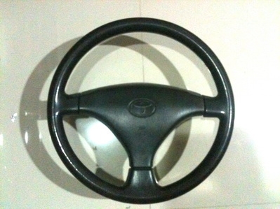 พวงมาลัย Toyota วีโก้  มือจับไม่ย่นไม่ขาด ส่ง ปณ แบบ พกง ได้ครับ