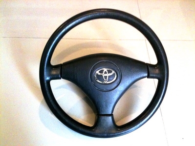 พวงมาลัย Toyota วีโก้  มือจับไม่ย่นไม่ขาด ส่ง ปณ แบบ พกง ได้ครับ