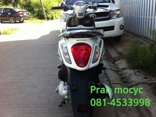 ขายscoopyสีขาวเทาปี2556 พร้อมโอนให้ฟรี