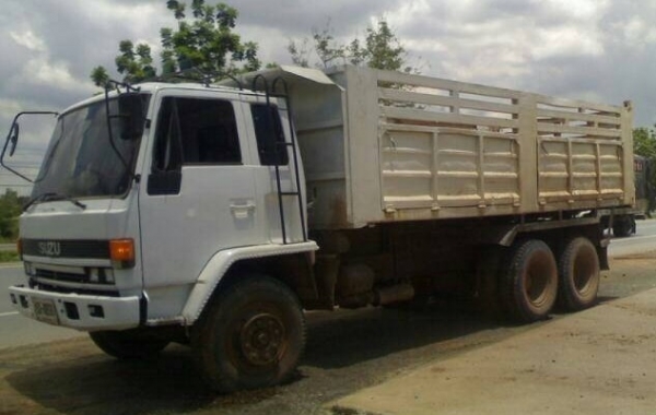 ISUZU ROCKY FVZ 175 HP 6BG1 สิบล้อดั๊มพ์ 2 เพลา กระบะดั๊มพ์เหล็ก 12 ตันสภาพดีไม่มีผุกร่อน เครื่องแน่นแรงดี ภายในเก๋งคอนโซลเรือนไมล์ครบพร้อม พวงมาลัยเพาเวอร์ เบรคทริ๊ปฟี้ ช่วงล่างแน่นคัชซีไม่มีบวม ยางสภาพดี 10 เส้นประมาณ 70\% พร้อมบรรทุกพร้อมใช้งานได้เลย เอ