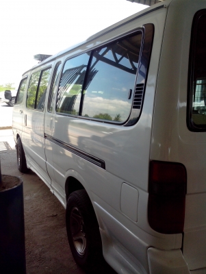 ขายรถตู้พยาบาลช่วงยาวตกแต่งภายในแล้วพร้อมอุปกรณ์กู้ภัยให้ทั้งหมด