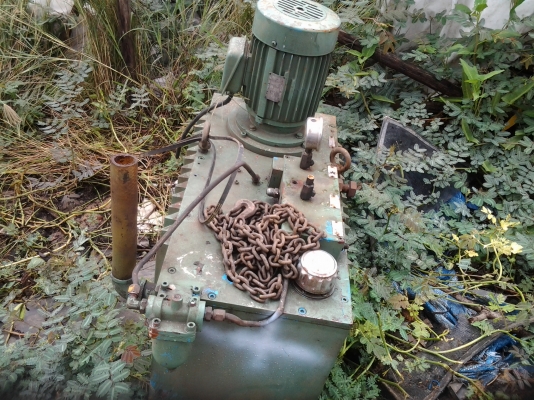 ขายถังไฮโดลิค พร้อมมอเตอร์ ติดกับเครื่องมิลลิ่ง