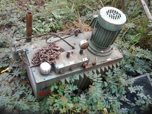 ขายถังไฮโดลิค พร้อมมอเตอร์ ติดกับเครื่องมิลลิ่ง