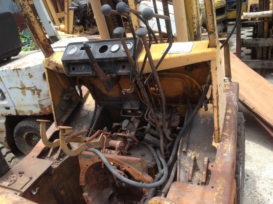 ขาย ซากฟอล์คลิฟท์ 3 คัน เสา 4 เมตร เสา 4.5 เมตร ขายเหมา 125,000.- ขาย ซากฟอล์คลิฟท์ 3 คัน เสา 4 เมตร เสา 4.5 เมตร ขายเหมา 125,000.-