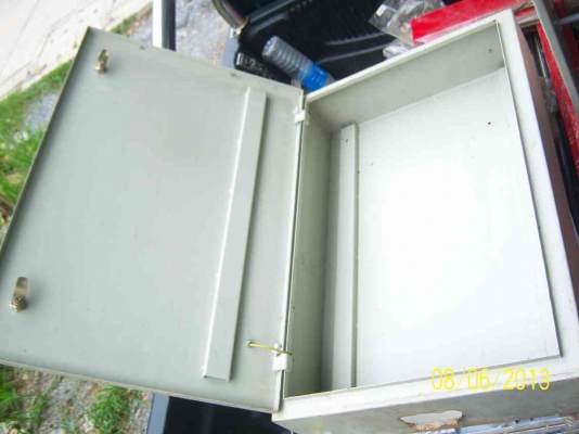 กล่องใบใหญ่เหล็ก