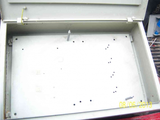 กล่องใบใหญ่เหล็ก