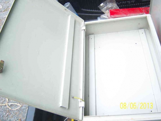 กล่องใบใหญ่เหล็ก