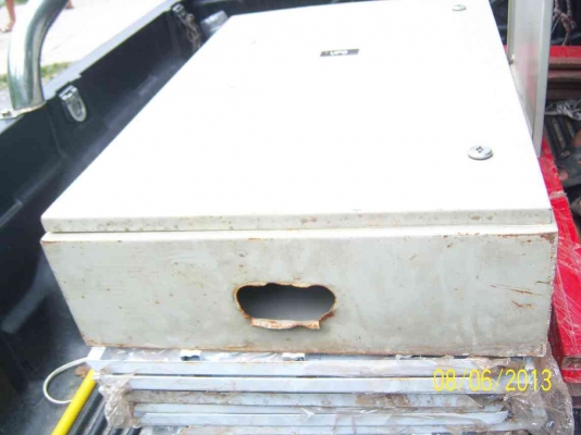 กล่องใบใหญ่เหล็ก