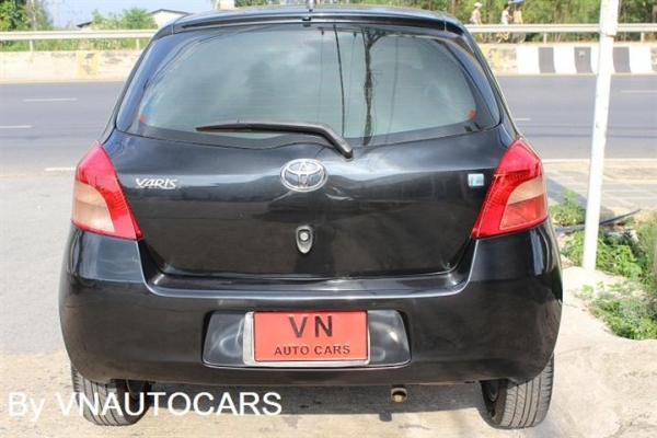 ฟรีดาวน์ 2007 TOYOTA YARIS1.5 E AT สีดำ รถสวย เช็คศูนย์ดลอด